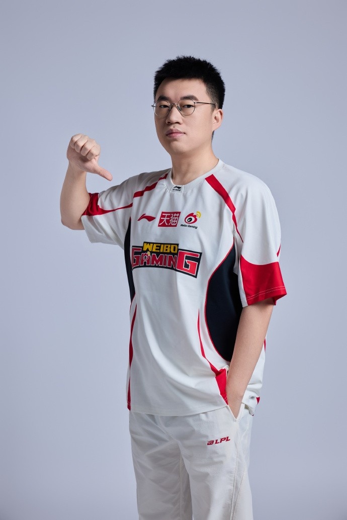 WBG分享26夹人定妆照:论微博哥拍照POSE的一百种手势